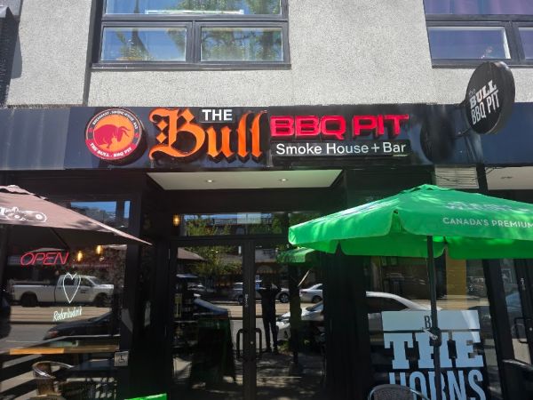 The Bull BBQ Pit-St-Clair